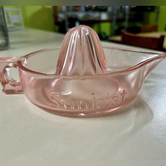 Vintage pink Sunkist Citrus Juicer MAKE ME AN OFFER!!! - Picture 2 of 4